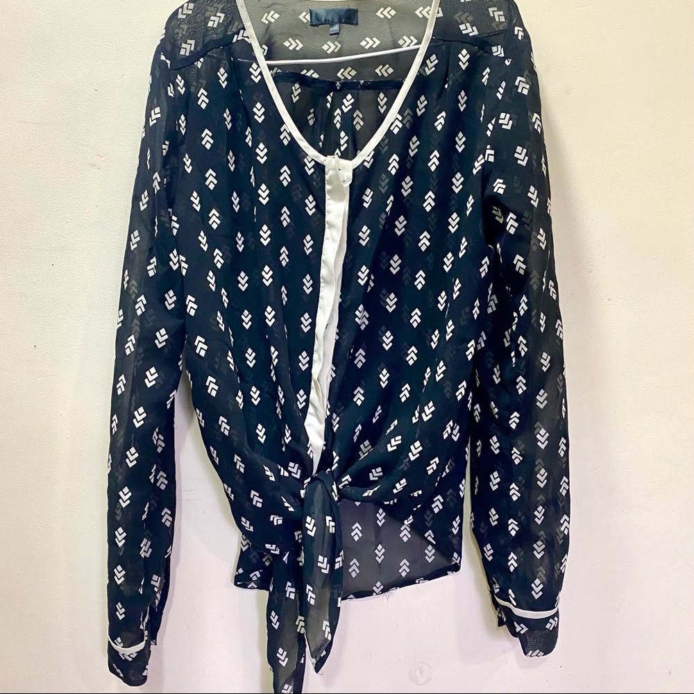 🖤Geometric Print Georgette Black Shirt for Women🖤 - Picture 2 of 7